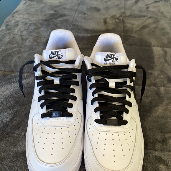 Forces with black laces and swoosh they fireeeeeee doe. - Picture 2 of 5